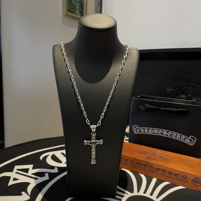 Ch**me He**ts necklaces